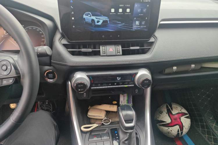 Used Toyota Wildlander 2023 2.0L CVT Two-Wheel Drive Luxury PLUS Edition Audio And AC Panel