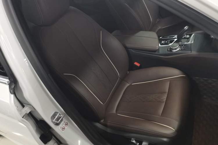 Used BMW 5 Series 2021 530Li Leading Model M Sport Package Right Front Seat