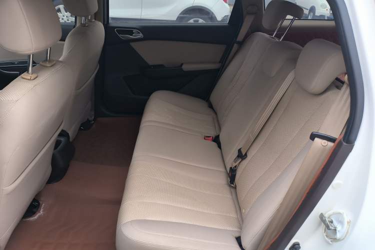 Used Baojun 310W 2017 1.5L Manual Comfort Version China VI Emission Standard
