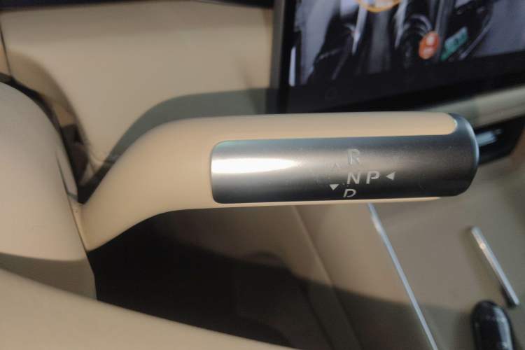 Used Hima AITO M5 2025 Extended-Range Ultra All-Wheel-Drive Version Gear Lever