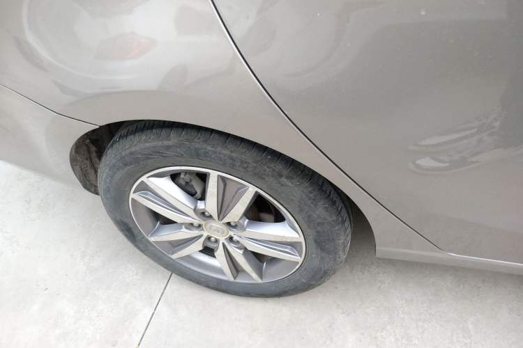 Used CHANGAN Eado 2016 1.6L Manual Fashion Edition Exterior 5