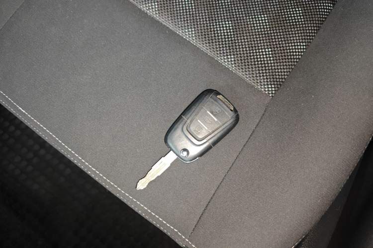 Used SAIC MAXUS Xintu V80 2021 2.0T AMT Classic Aoyuntong Short Wheelbase Mid-Roof 5/6-Seater
