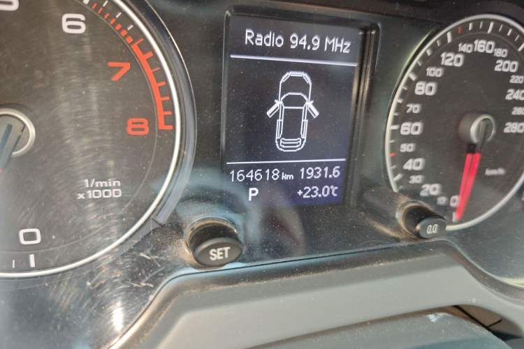 Used Audi Q5 2013 40 TFSI Technology Edition Odometer Close Up