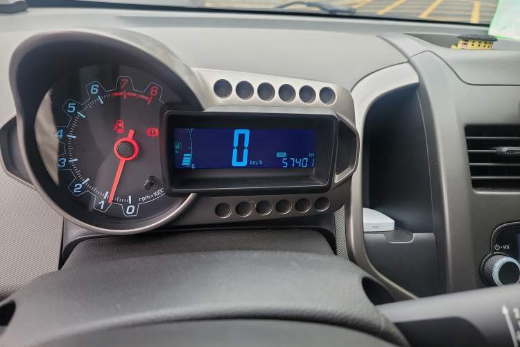 Used Chevrolet Aveo Sonic 2011 Sedan 1.4L Manual Transmission SE