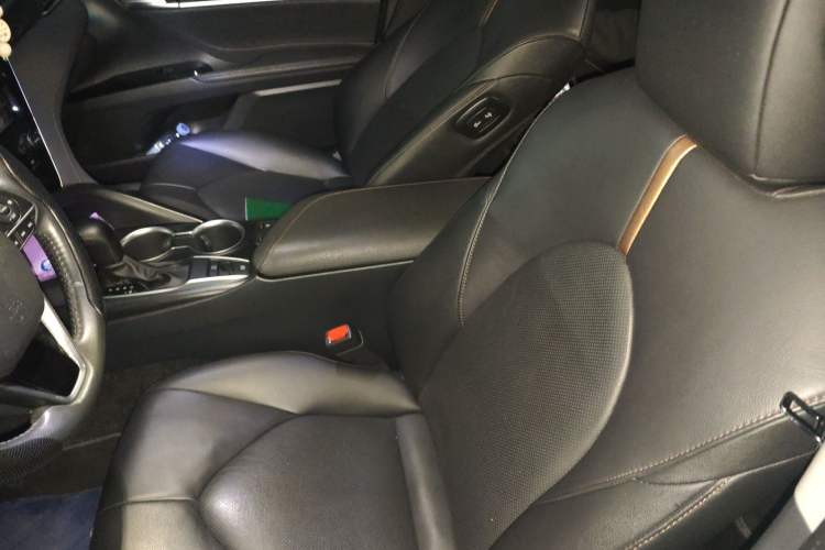 Used Toyota Camry 2021 2.0G Luxury Edition
