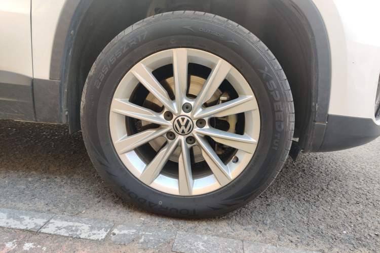 Used Volkswagen Tiguan L 2017 300TSI Automatic Two-Wheel Drive Silk Road Comfort Edition