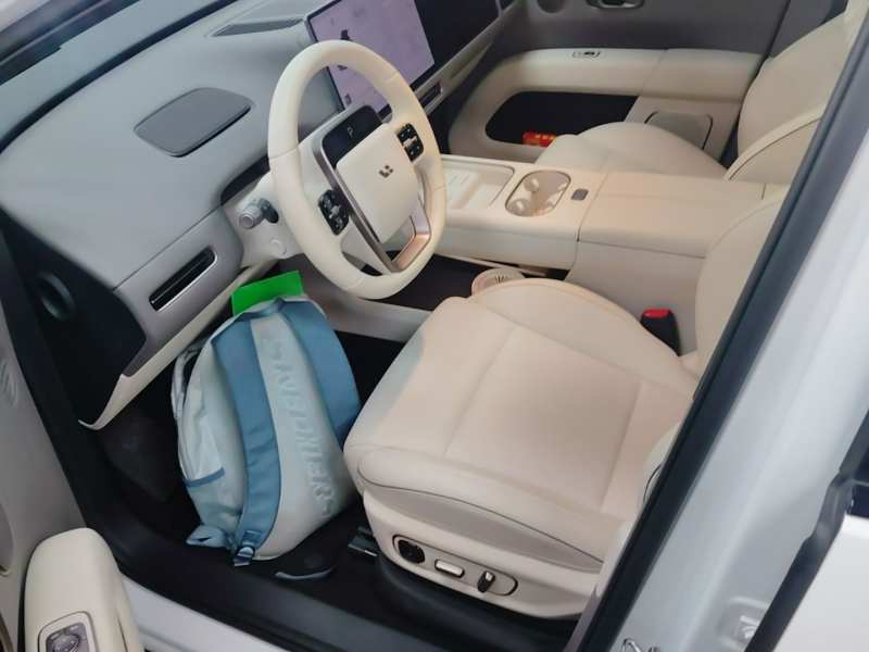 Used Li Auto i6 2025 Model Four-Wheel-Drive Standard Type — 14
