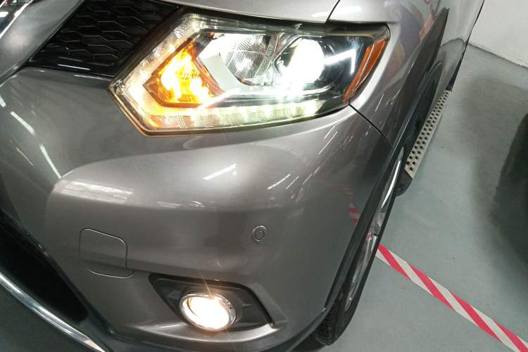 Used Nissan X-Trail 2014 2.5L CVT Ultimate Edition 4WD Left Front Headlight