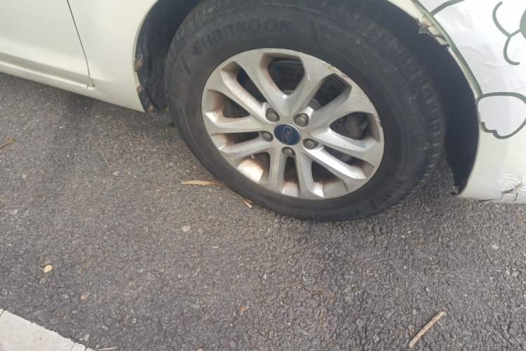 Used Ford Focus 2013 Sedan Classic 1.8L Automatic Millionth Anniversary Edition Right Front Wheel Hub