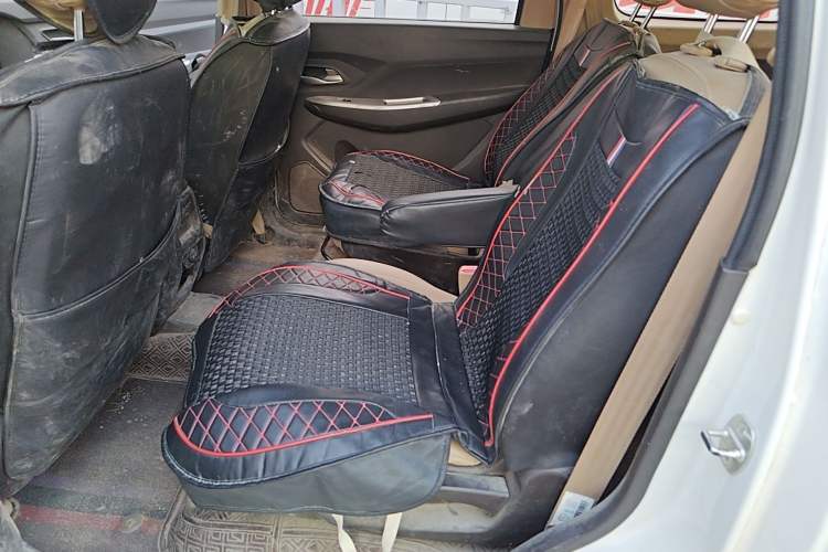Used Wuling Hongguang 2019 1.5L S Comfort Edition China VI LAR Left Rear Seat