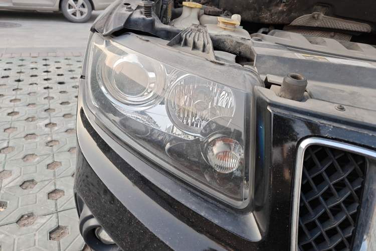 Used Jeep Compass 2013 2.0L two-wheel drive sport version
