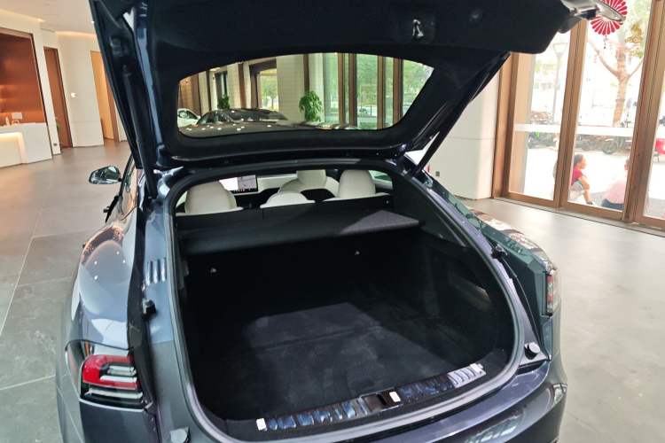 Used Tesla Model S 2023 Three-Motor All-Wheel-Drive Plaid Version Trunk