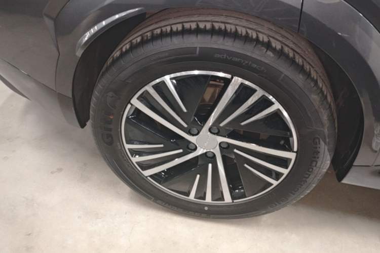 Used Lynk & Co 08 EM-P 2025 120km Long-Range Plus
