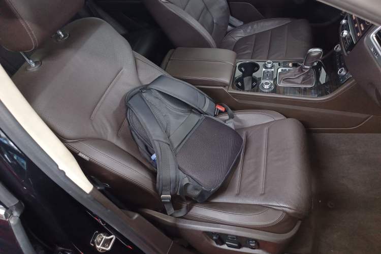 Used Volkswagen Touareg 2016 3.0 TSI High-End Version Right Front Seat