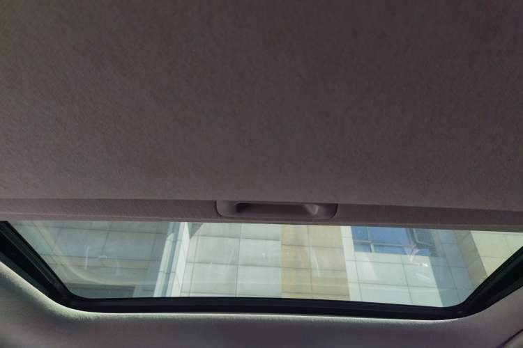 Used Kia K2 2011 Sedan 1.6L Automatic Transmission Premium Headliner