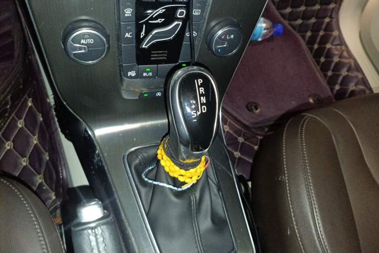 Used Volvo V40 2014 2.0T Zhiya Edition
