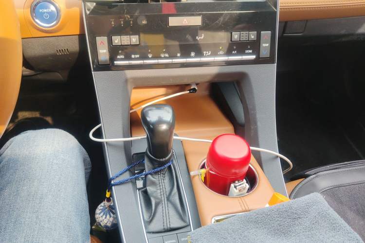 Used Toyota Avalon 2019 Dual-Engine 2.5L Limited Flagship Edition China V Standard Gear Lever