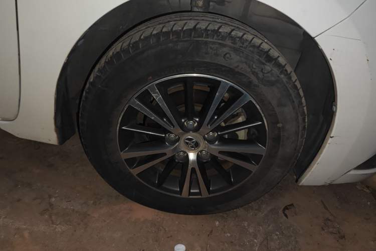 Used Toyota Levin 2016 Dual-Engine 1.8H GS E-CVT Elite Model with Sunroof Right Front Wheel Hub