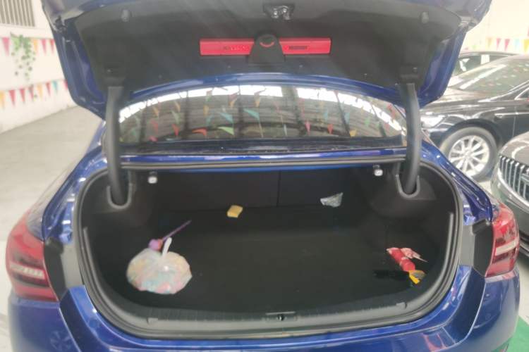 Used Hongqi H5 2020 1.5T DCT Flagship Edition Trunk