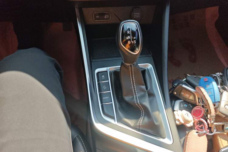 Used Geely Auto Vision X3 2020 1.5L CVT Luxury Model Gear Lever