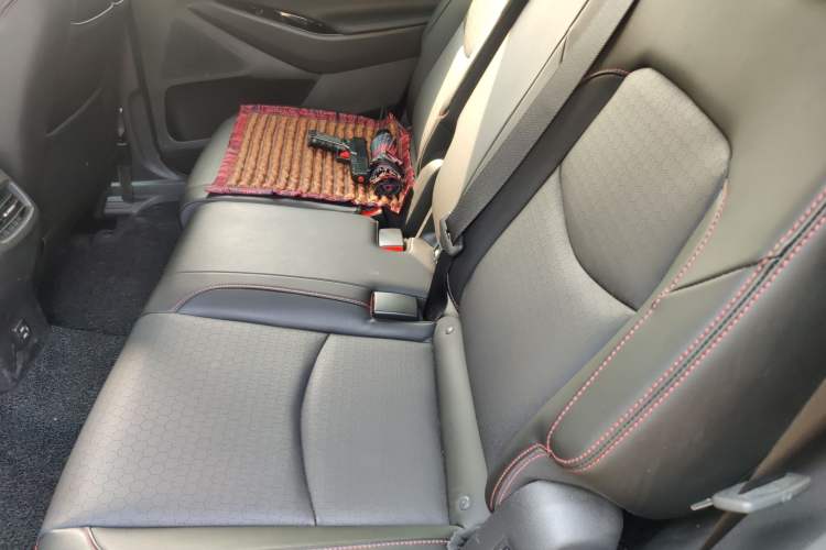 Used Chevrolet Orlando 2020 Light Hybrid Redline 530T Automatic Enjoyment Edition (5+2 Models) Left Rear Seat