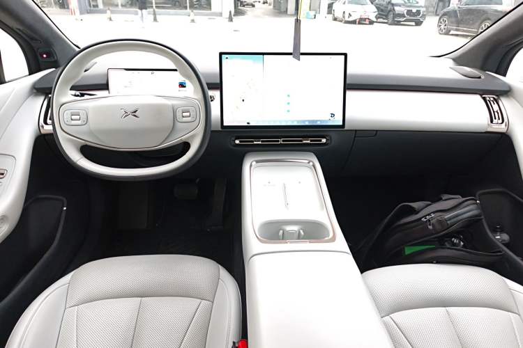 Used XPeng P7+ 2024 Long-Range Max Center Console