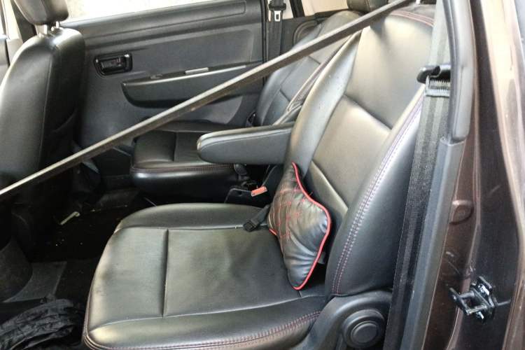 Used Dongfeng Fengon 330 2016 1.5L Manual Enjoyment Model DK15 Left Rear Seat