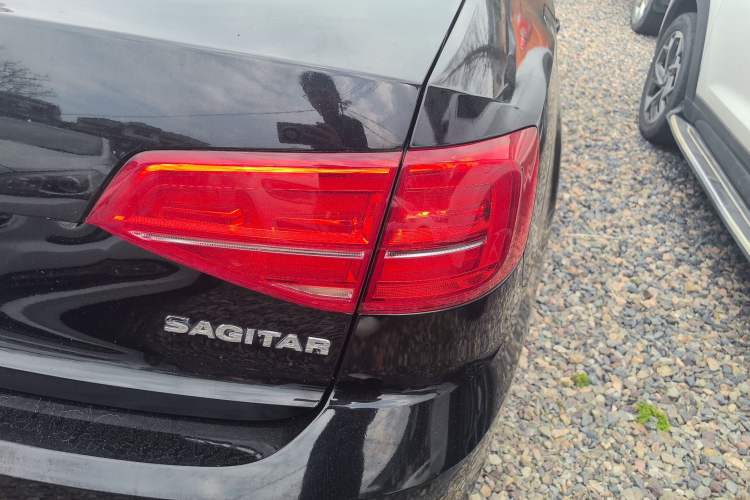 Used Volkswagen Sagitar 2015 1.6L Automatic Comfort Model Right Rear Taillight