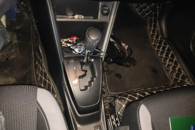 Used Toyota YARiS L Zhi Xuan 2022 1.5L CVT Leading PLUS Edition Gear Lever