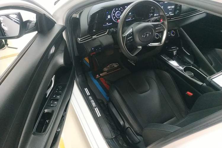 Used Hyundai Elantra 2021 1.5L CVT GLX Elite Edition Driver Seat