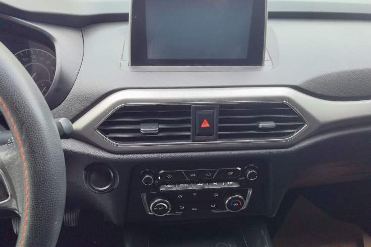 Used Dongfeng Fengon S560 2019 1.8L Manual Urban Model Audio And AC Panel