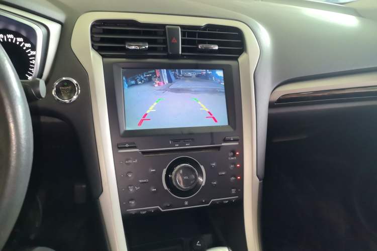 Used Ford Mondeo 2013 2.0L GTDi 200 Fashion Edition Audio And AC Panel