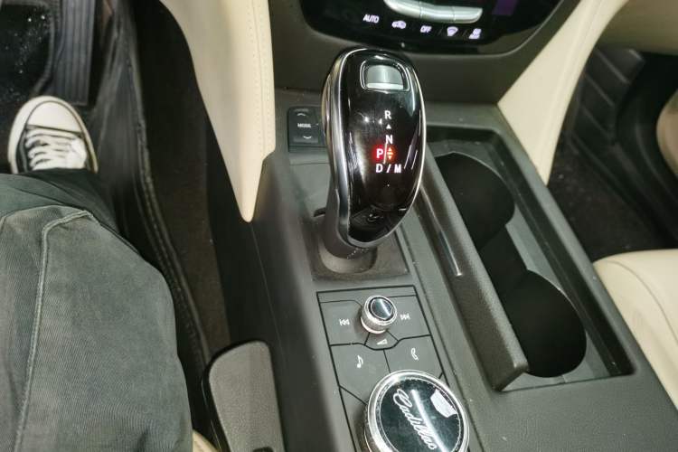 Used Cadillac CT6 2019 28T Fashion Edition Gear Lever