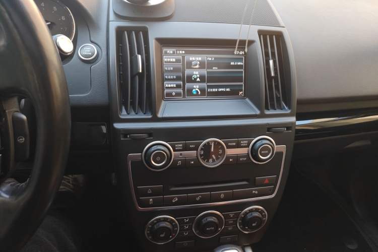 Used Land Rover Freelander 2 2015 2.0T Si4 HSE Luxury Collector's Edition Audio And AC Panel