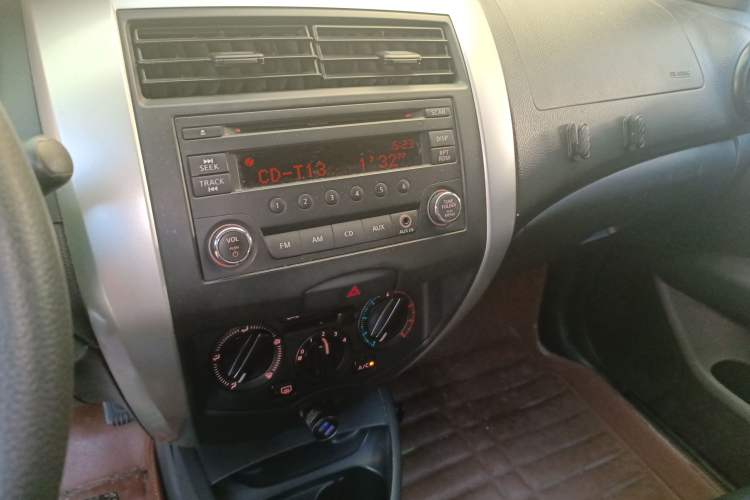 Used Nissan Livina 2013 1.6XE Manual Comfort Edition
