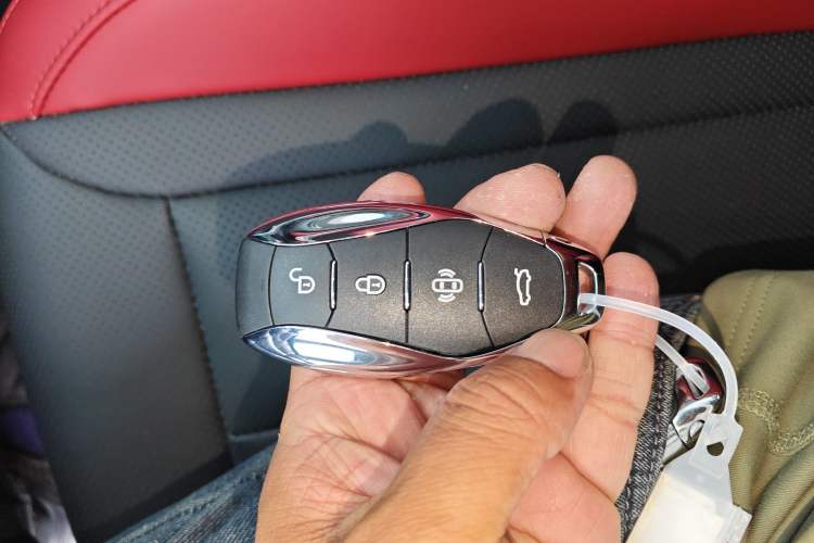 Used Hongqi HS3 2023 1.5T Two-Wheel Drive Shanwei Edition Vehicle Key