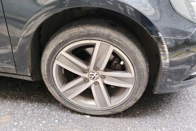 Used Volkswagen FAW-Volkswagen CC 2013 2.0 TSI Luxury Model Right Front Wheel Hub