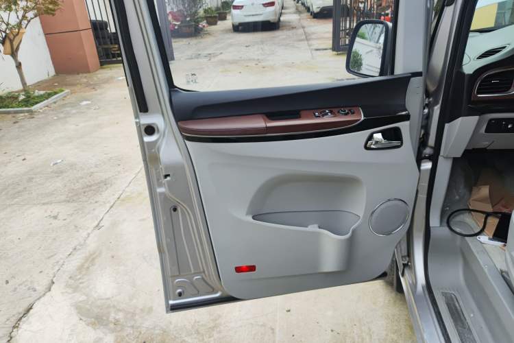 Used JAC Refine M5 2017 2.0T Gasoline Manual Business Edition