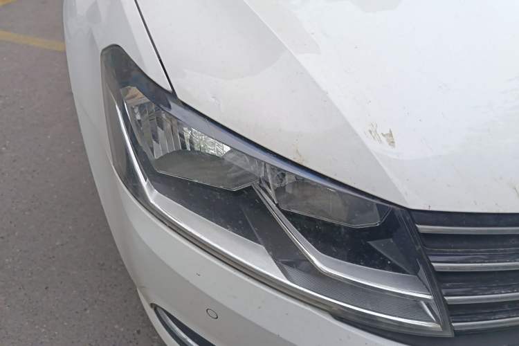 Used Volkswagen Lavida 2015 1.6L Automatic Comfort Edition Right Front Headlight