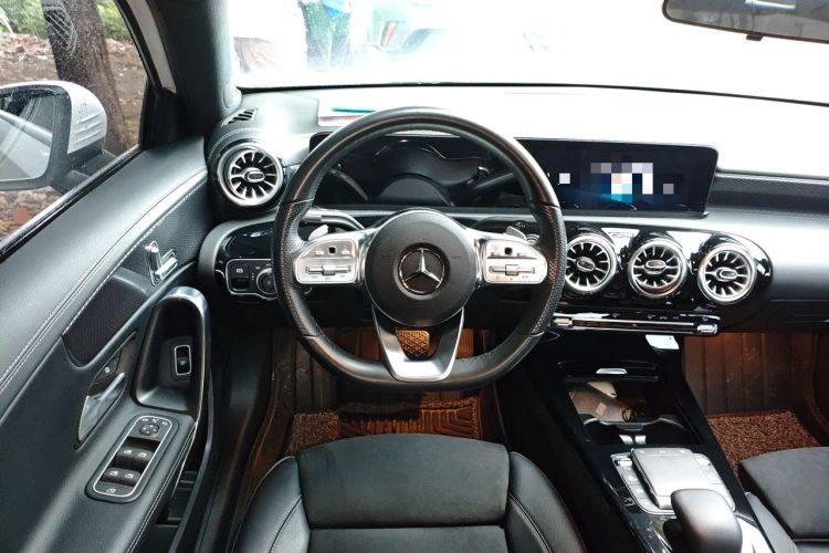 Used Mercedes-Benz A-Class 2022 Revised Version A 200 L Sport Sedan Fashionable Style Steering Wheel
