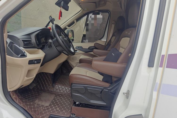 Used SAIC MAXUS V90 RV 2021 2.0T Lifestyle V90 Self-Propelled Class-C RV Flagship Edition with a Small Front Overhead Bed
