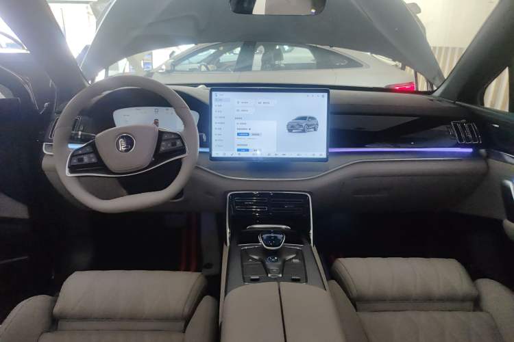 Used BYD Tang New Energy 2025 Intelligent Driving Version DM-i 115KM Flagship Edition Center Console