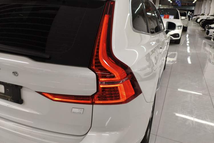 Used Volvo XC60 New Energy 2024 T8 Plug-in Hybrid Long-Range All-Wheel Drive Smart Luxury Edition Right Rear Taillight