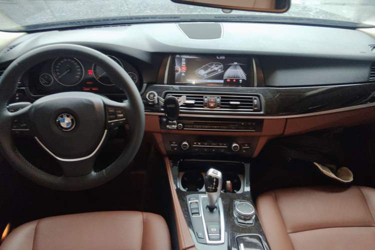 Used BMW 5 Series 2014 528Li Leading Model
