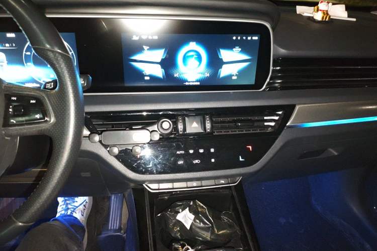 Used Hongqi HS5 2022 2.0T Smart Connect Flagship Enjoyment Purchase Edition Audio And AC Panel