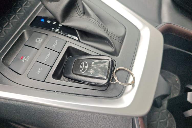 Used Toyota RAV4 2021 2.0L CVT Two-Wheel Drive Fashion PLUS Edition