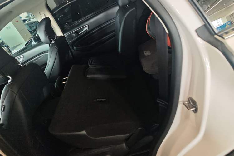 Used Ford Edge 2015 2.0T GTDi Two-Wheel-Drive High-Line Version