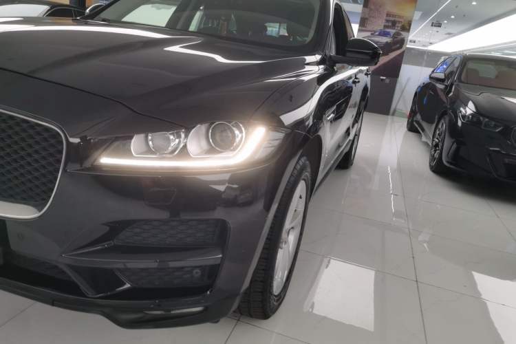 Used Jaguar F-PACE 2016 2.0T Two-Wheel Drive Urban Luxury Edition

