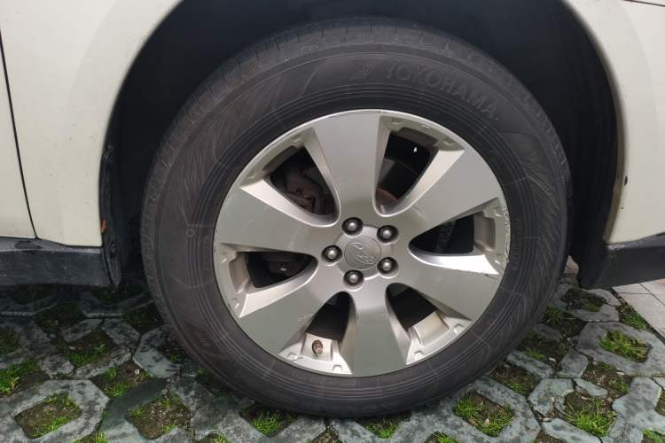 Used Subaru Outback 2012 2.5i Sport Navigation Edition Right Front Wheel Hub