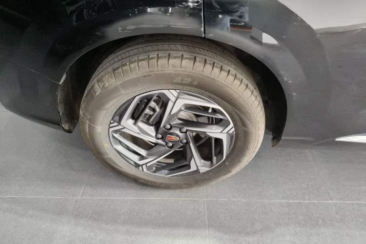 Used Hongqi HS3 2023 1.5T Two-Wheel Drive Shanwei Edition Right Rear Wheel Hub